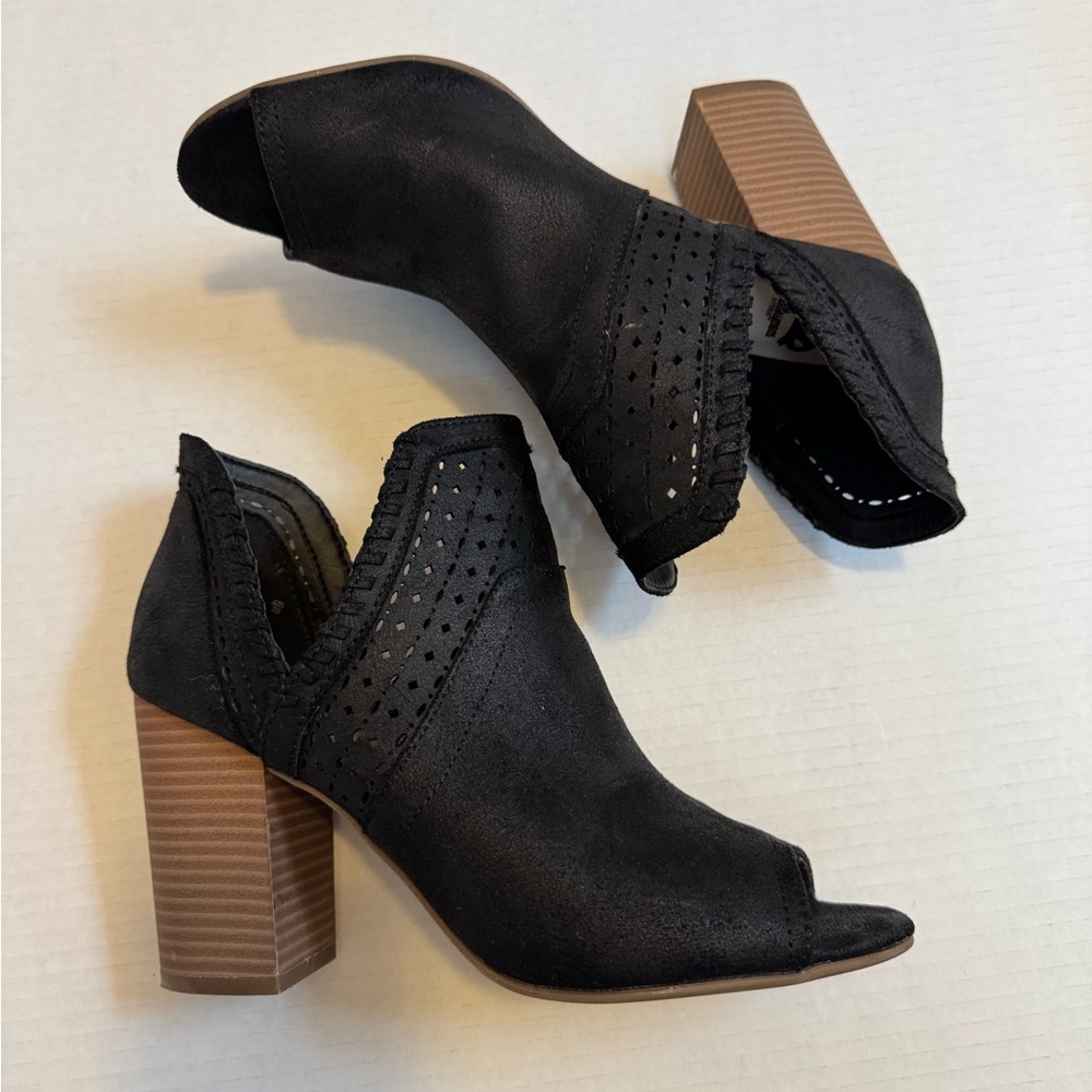 FERGIE Black Women's Peep-Toe Ankle Boots, with cut out design. Pre loved size 8 - Picture 2 of 10